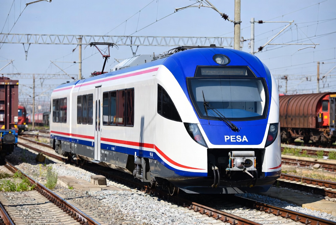 Trenuri PESA blocate: ARF refuză facturi de milioane de euro