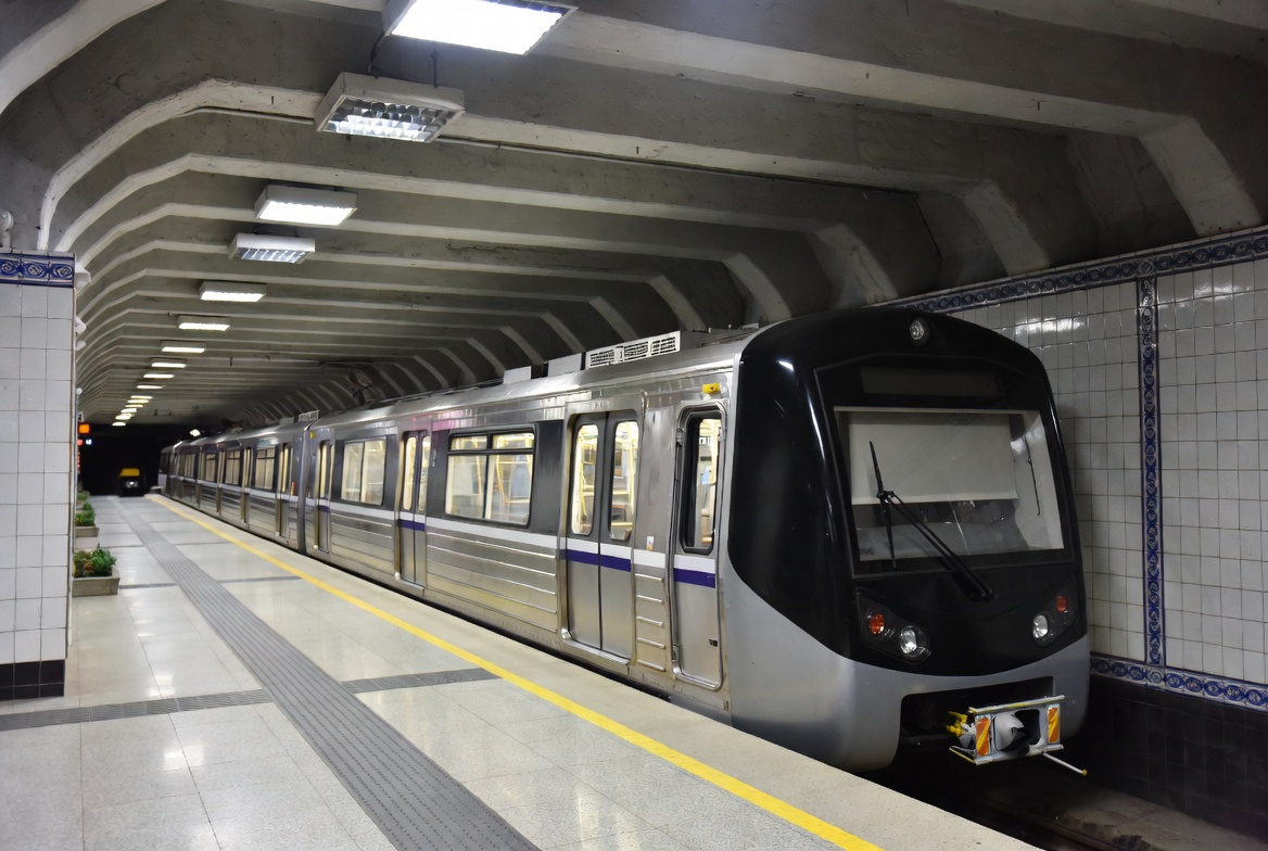 Metrou București: Miruță suspendă scumpirea și cere plan de economii